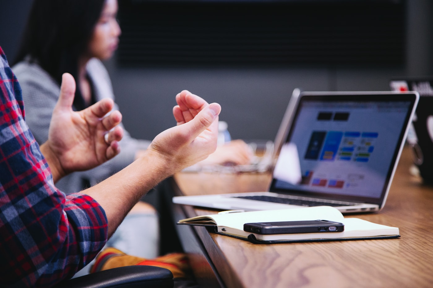 Échange professionnel en entreprise